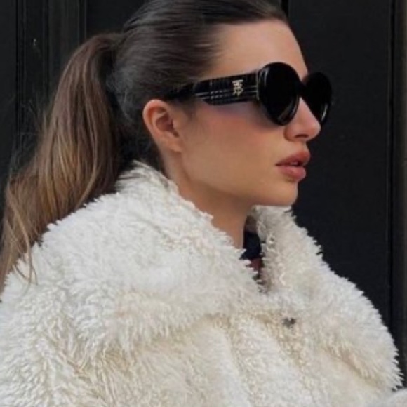 Burberry Sunglasses, New 240 - Picture 5 of 6